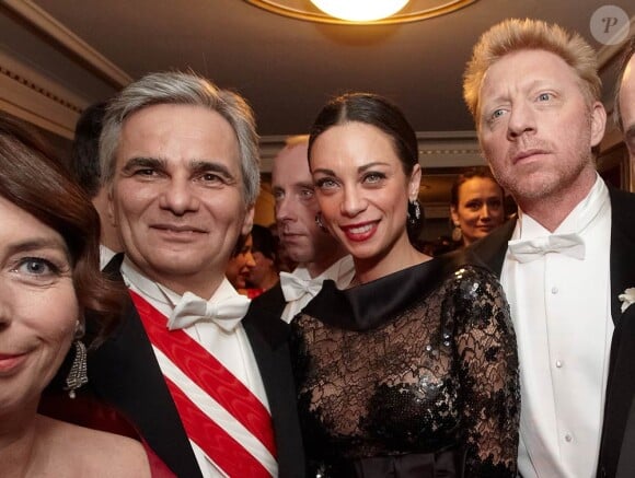 Boris Becker et Lilly Kerssenberg au 56e Bal de l'Opéra à Vienne.
Comme chaque année, de nombreuses célébrités et personnalités ont assisté en toute élégance au 56e Bal de l'Opéra de Vienne, le 16 février 2012.