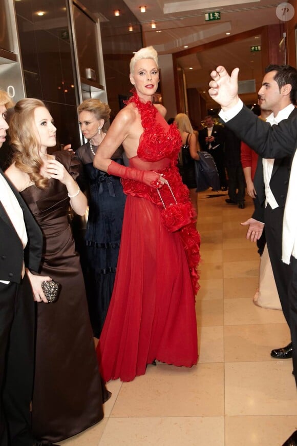 Brigitte Nielsen et son mari Mattia Dessi au 56e Bal de l'Opéra de Vienne.
Comme chaque année, de nombreuses célébrités et personnalités ont assisté en toute élégance au 56e Bal de l'Opéra de Vienne, le 16 février 2012.