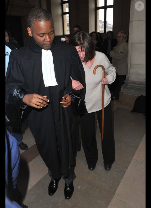 Catherine Breillat en compagnie de son avocat lors de son procès l'opposant à Christophe Rocancourt le 17 février 2012 au Palais de Justice de Paris