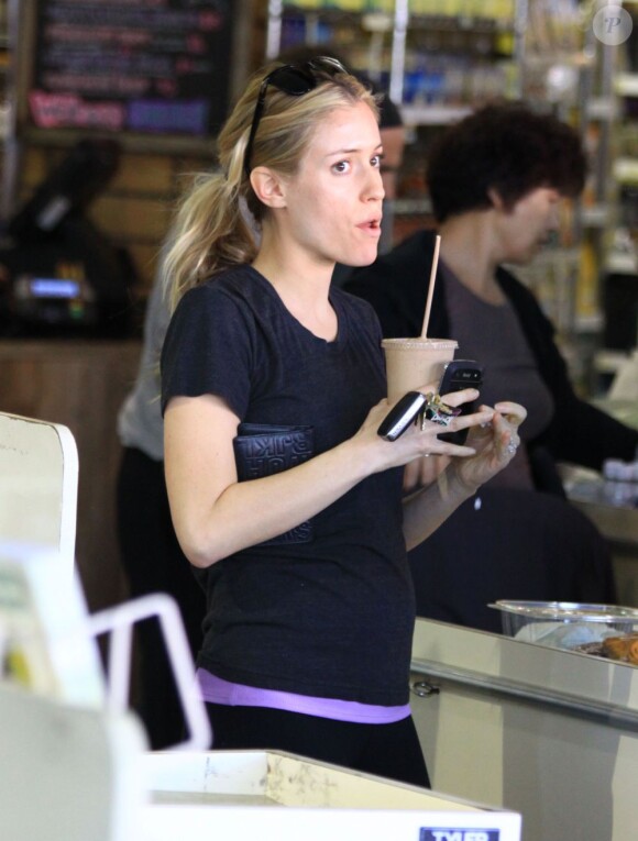 Kristin Cavallari est sortie faire des courses à Erewhon Foods, une épicerie bio à Los Angeles, le 17 février 2012.