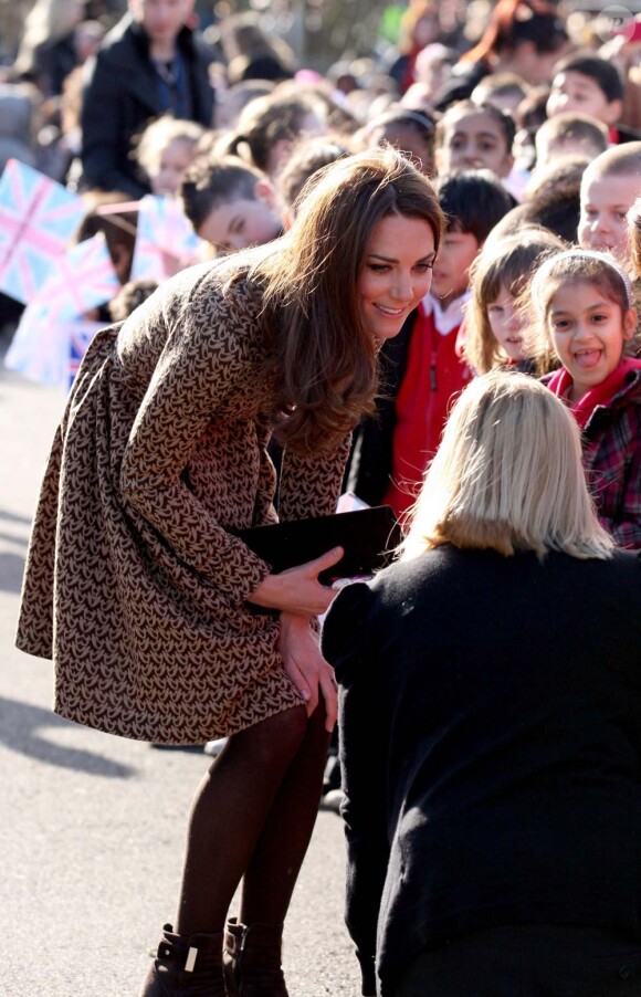 Kate Middleton en visite officielle pour The Art Room (Oxford, le 21 février 2012).