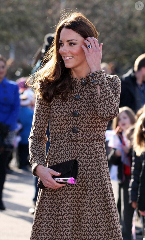 Kate Middleton en visite officielle pour l'association The Art Room, à Oxford, le 21 février 2012.