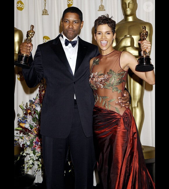Denzel Washington et Halle Berry, oscarisés en février 2002.