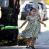 Anja, la fille d'Alessandra Ambrosio, lors d'une promenade en famille dans les rues de Santa Monica le 23 février 2012