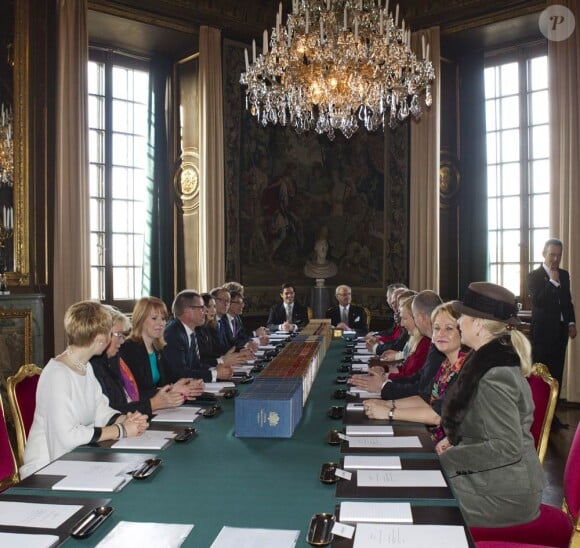 Le roi Carl XVI Gustaf de Suède a révélé les prénoms et la titulature de la princesse Estelle devant le conseil des ministres vendredi 24 février 2012.