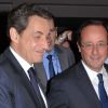 François Hollande salue Nicolas Sarkozy lors du dîner du CRIF, à Paris, le 8 février 2012.