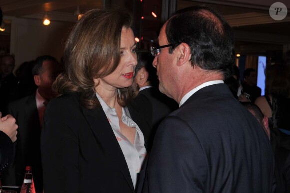 François Hollande et sa compagne Valérie Trierweiler au dîner du CRIF, à Paris, le 8 février 2012.
