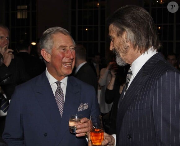 Le prince Charles et l'acteur Jeremy Irons, tous deux âgés de 63 ans, prenaient part le 29 février 2012 à Londres à une soirée à la mémoire de Vaclav Havel, décédé en décembre 2011 à 75 ans.
