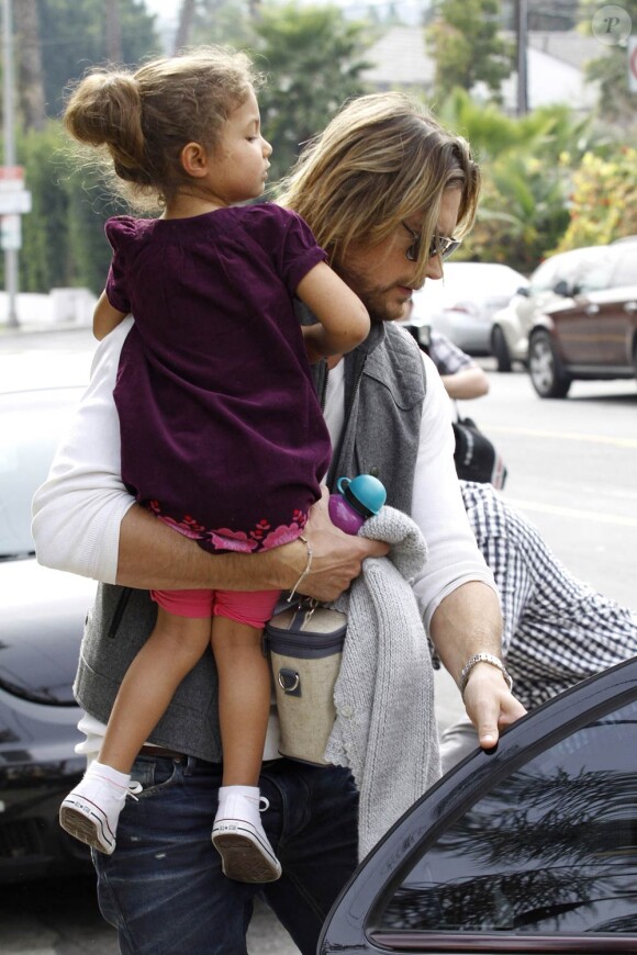 Gabriel Aubry et Nahla, fille qu'il a eue avec Halle Berry, le 11 janvier 2012 à Los Angeles.
