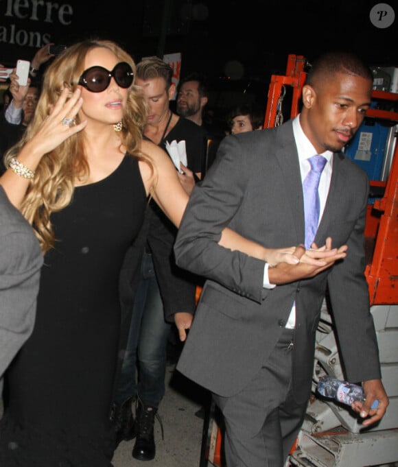 Mariah Carey et Nick Cannon, main dans la main, à la sortie de la soirée des Escape to Total Awards, le 1er mars à New York