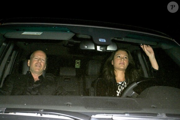 Bruce Willis et sa femme Emma Heming en voiture à la sortie du restaurant Craig's dans West Hollywood le 1er mars 2012