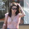 Selena Gomez sort d'un laboratoire d'analyses médicales, en Floride, le 2 mars 2012.