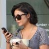 Vanessa Hudgens sort de son cours de sport et s'offre un frozen yogurt, à Tempa, vendredi 2 mars.