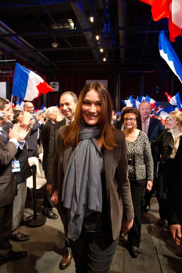 Carla Bruni au meeting de son époux Nicolas Sarkozy à Bordeaux, le 3 mars 2012.