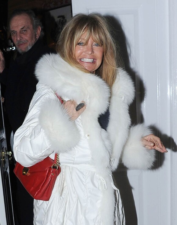 Goldie Hawn à la sortie du Harry's Bar dans Mayfair, à Londres, le 5 mars 2012.