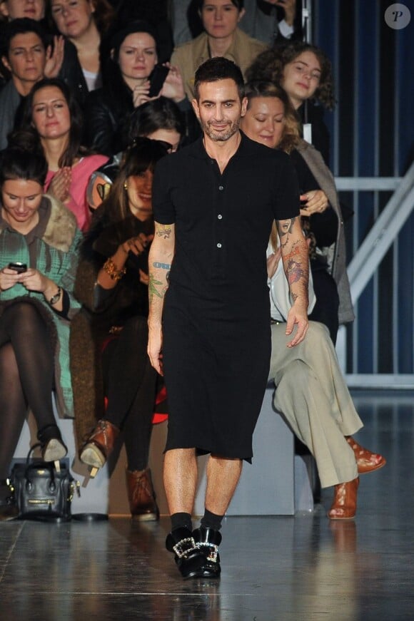 Marc Jacobs à l'issue du défilé Louis Vuitton le 7 mars 2012