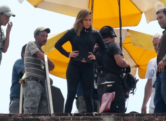 Jennifer Lopez sur le tournage de son nouveau clip, Follow the leader, à Acapulco le 12 mars 2012