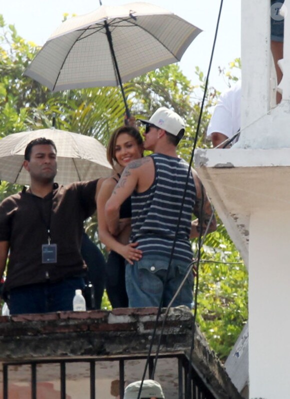 Jennifer Lopez et Casper Smart ne se quittent pas sur le tournage du clip de la star à Acapulco le 12 mars 2012