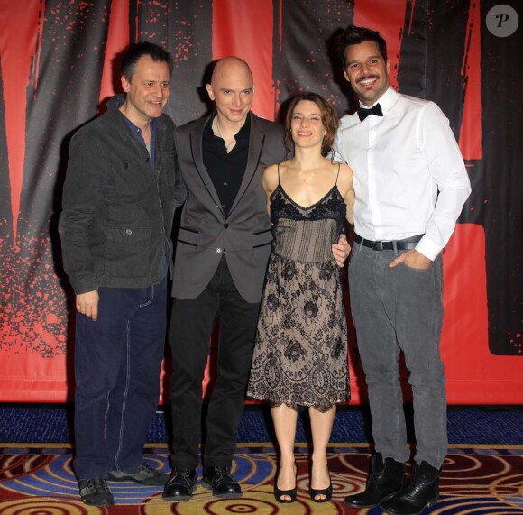 Le metteur en scène Michael Grandage et ses acteurs Michael Cerveris, Elena Roger et Ricky Martin présentent Evita aux journalistes à Broadway, New York, le 12 mars 2012.