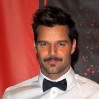 Ricky Martin, moustachu et sexy en diable, séduit Evita à Broadway