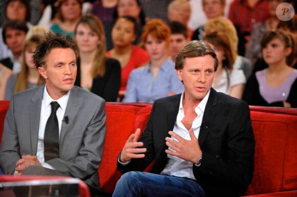 Claude François Jr et Marc François lors de l'enregistrement de Vivement Dimanche, diffusé sur France 2 le 4 mars 2012
