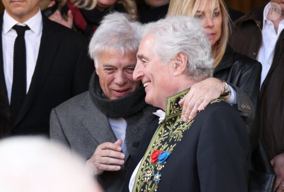 Guy Bedos et Jean-Loup Dabadie aux obsèques de Félicien Marceau, à Neuilly-sur-Seine, le mardi 13 mars 2012.