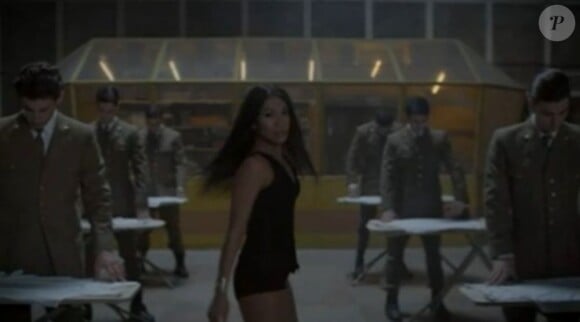 Image extraite du clip Echo (you and I) réalisé par Roy Raz pour Anggun, mars 2012.