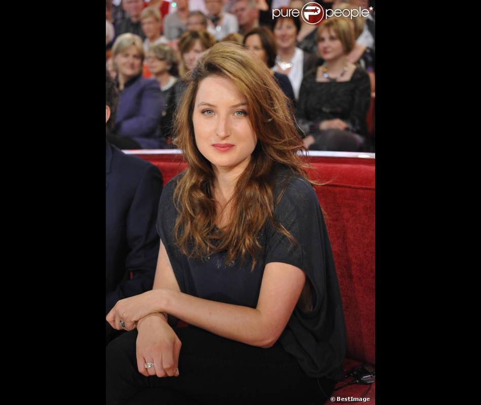 Julia Piaton Films Et Programmes Tv Julia Piaton dans l'émission Vivement Dimanche, le 18 mars sur France 2