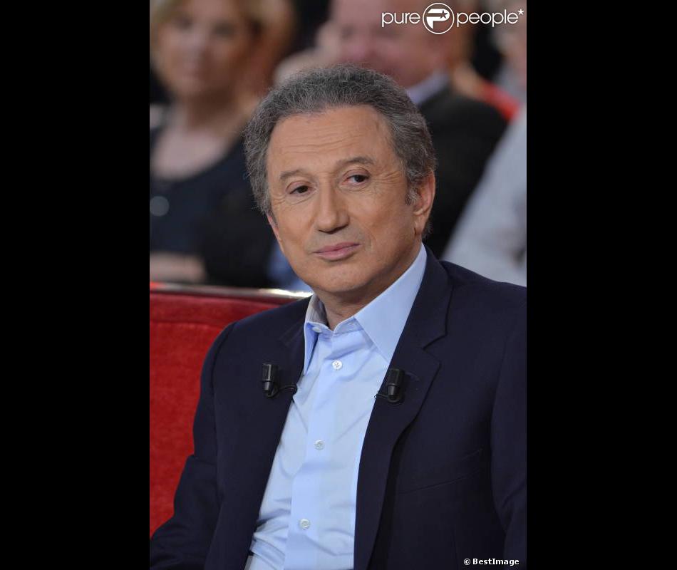 Michel Drucker dans l'émission Vivement Dimanche, le 18 ...