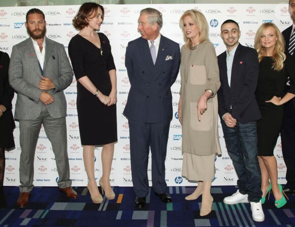 Le prince Charles entouré de célébrités lors de la cérémonie des Prince's Trust and L'Oreal Paris Celebrate Success Awards le 14 mars 2012 à l'Odeon Leicester Square de Londres.