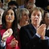 Paul McCartney et son épouse Nancy Shevell au premier rang du défilé Stella McCartney à Paris, le 5 mars 2012.