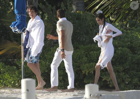 Exclusif : Paul McCartney et son épouse se baignent à Saint Barthélémy le 15 mars 2012