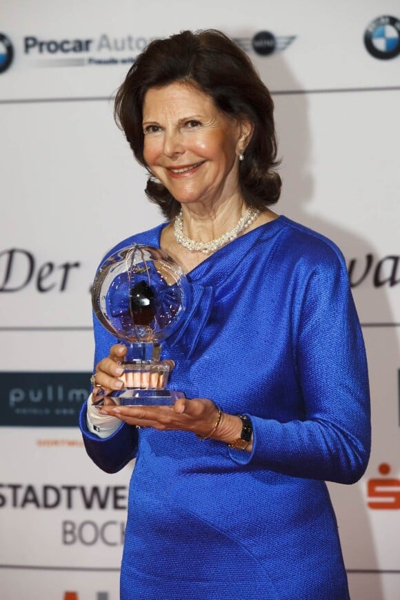 La reine Silvia de Suède a reçu le Steiger Award 2012 dans la catégorie 'charité' le 17 mars 2011 à Bochum, en Allemagne.