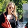 Elizabeth Berkley qui vient de déjeuner avec Cindy Crawford à Los Angeles, le 20 mars 2012.