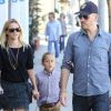 Reese Witherspoon, son fils Deacon et son mari Jim Toth le 2 octobre 2011 à Los Angeles