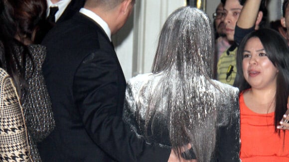 Kim Kardashian victime d'une attaque à la farine !