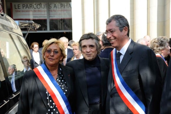 Patrick et Isabelle Balkany assistaient aux obsèques d'Olivier Rey, mort le 19 mars 2012 à 56 ans, célébrées le 24 mars en l'église Saint-Justin de Levallois-Perret (Hauts-de-Seine), en présence de personnalités du sport et des médias.