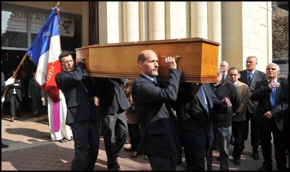 Olivier Rey, décédé le 19 mars 2012 à 56 ans, a reçu l'hommage de ses proches et de personnalités du monde du sport et des médias lors de ses funérailles,  célébrées le 24 mars en l'église Saint-Justin de Levallois-Perret  (Hauts-de-Seine).