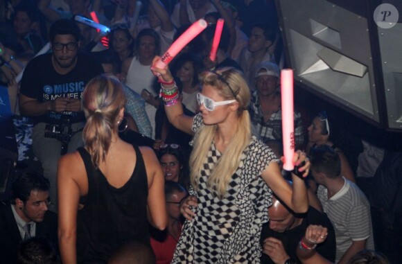 Paris Hilton lors de la soirée DJ Afrojack, son chéri, à Miami le 24 mars 2012