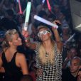 Paris Hilton fait la fêt lors de la soirée de son chéri DJ Afrojack à Miami le 24 mars 2012 