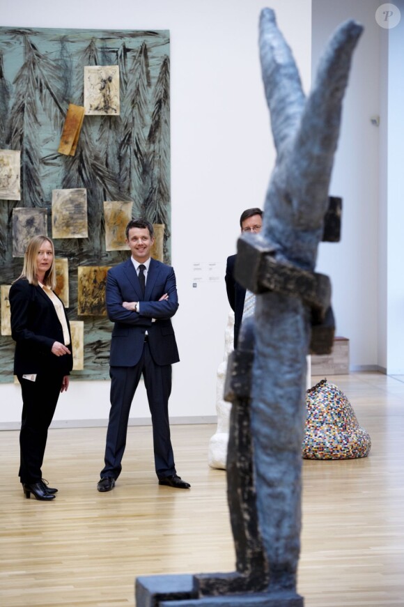 Le prince Frederik de Danemark inaugurait le 28 mars 2012 l'exposition ''l'art danois et l'art international après 1900'', à la galerie nationale de Copenhague.