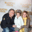 Lara Fabian et Gérard Pullicino avec leur fille, craquante face à Blanche-Neige
