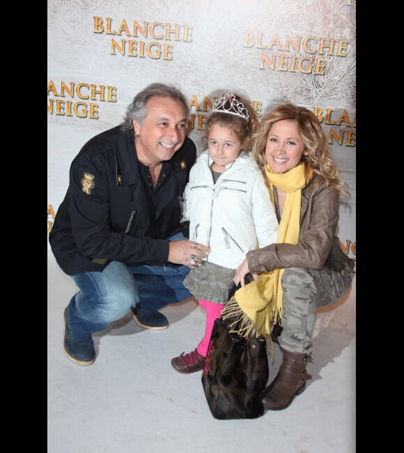Gérard Pullicino, Lara Fabian et leur fille Lou lors de l'avant-première du film Blanche Neige à Paris au Gaumont Capucines le 31 mars 2012