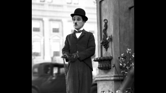Charlie Chaplin : Sa canne et son chapeau melon, adjugés vendus
