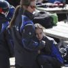 Victoria, 11 ans, semble un peu fatiguée des pistes... L'infante Elena d'Espagne est apparue radieuse avec ses enfants Felipe et Victoria dimanche 1er avril 2012 à la station de ski et sur les pistes de Baqueira-Beret (Pyrénées espagnoles).