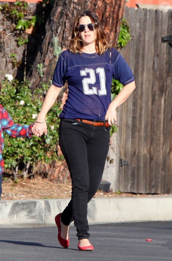 Drew Barrymore en formes dans les rues de Los Angeles. Le 3 avril 2012