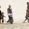 Gwen Stefani, son époux Gavin et leurs bouts d'chou sous le soleil du Mexique. Avril 2012