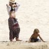 Gwen Stefani, son époux Gavin et leurs bouts d'chou sous le soleil du Mexique. Avril 2012