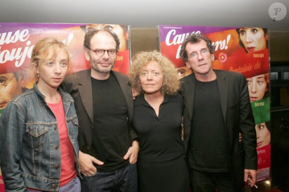 Sylvie Testud, Denis Podalydès, Jeanne Labrune et Richard Debuisne le 27 juillet 2004 pour l'avant-première du film Cause toujours