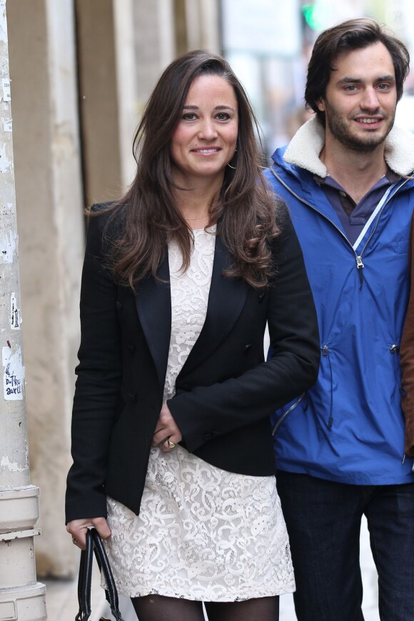 Pippa Middleton souriante à Paris où elle passait pour un week-end. Le 14 avril 2012.